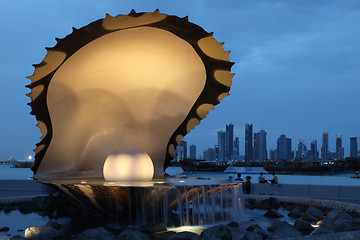 Image showing Pearl and Oyster fountain in Doha / Qatar