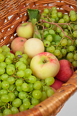 Image showing apples and grapes