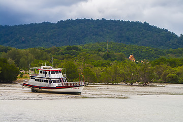 Image showing Boat and Temple