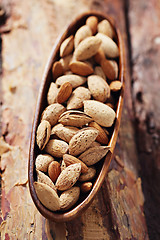 Image showing almonds