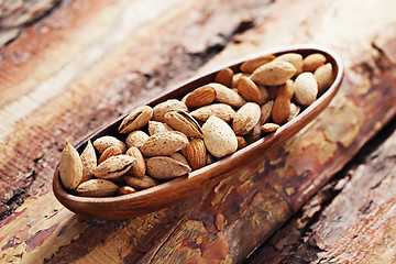 Image showing almonds