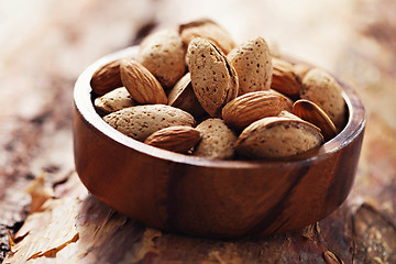 Image showing almonds