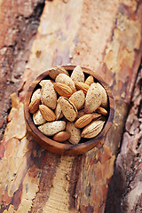 Image showing almonds