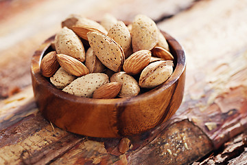 Image showing almonds