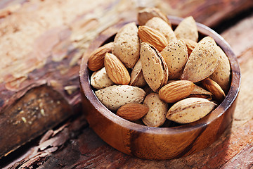 Image showing almonds