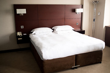 Image showing King sized bed in a suite