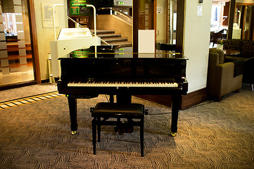 Image showing Piano in the middle of massive lounge