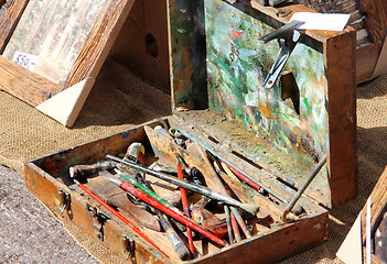 Image showing Art brushes in the old suitcase