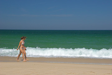 Image showing Walking in the beach