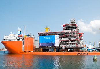 Image showing Shipment of oil rig module from Thailand to Norway
