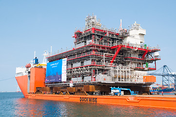 Image showing Shipment of oil rig module from Thailand to Norway