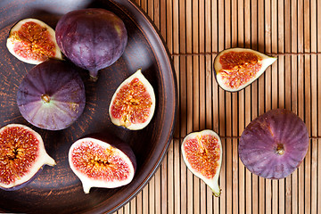 Image showing  fresh figs in a plate