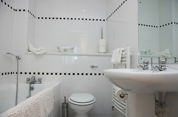 Image showing Contemporary bathroom