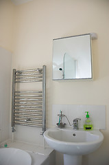 Image showing Contemporary bathroom