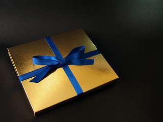 Image showing Gold gift box - 2