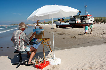 Image showing A painter on the beach.