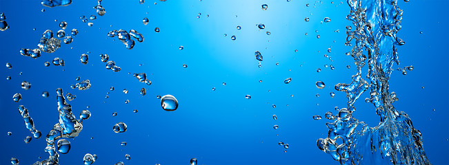 Image showing water bubbles in blue water