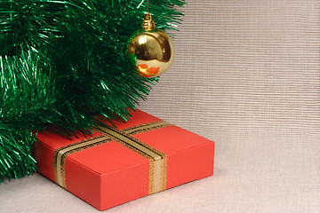 Image showing Gift box, ball and tinsel