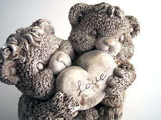 Image showing trinket bears in love