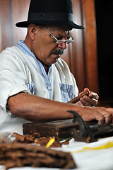 Image showing man making luxury handmade cuban cigare