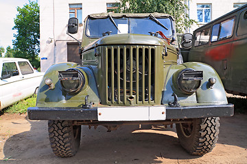 Image showing old car on town street