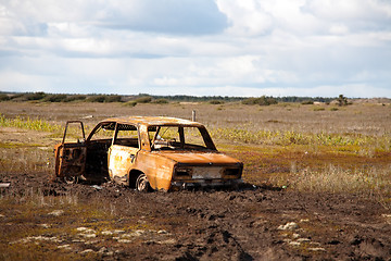 Image showing abandoned rusty car