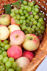 Image showing apples and grapes