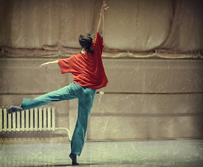 Image showing Young woman doing ballet