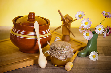 Image showing jar of honey, Close up 