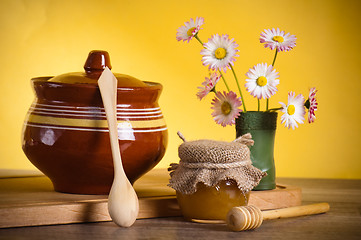 Image showing jar of honey, Close up 