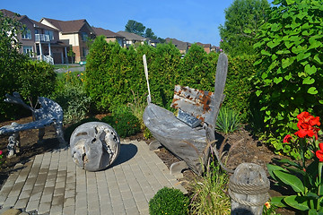 Image showing Nice decorated front yard.