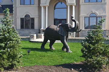 Image showing An bronze elephant on the front yard.