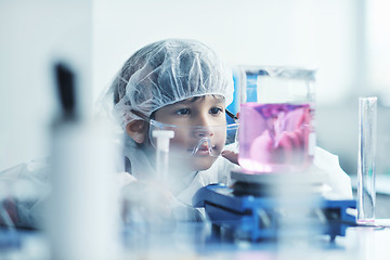 Image showing little child scientist in lab