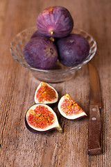 Image showing fresh figs and old knife