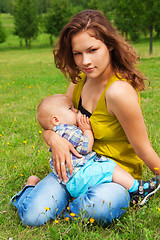 Image showing breastfeeding in the park