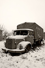 Image showing abandoned old truck in winter