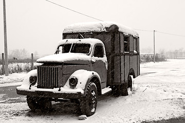 Image showing abandoned old truck in winter
