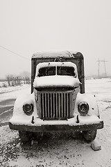 Image showing abandoned old truck in winter