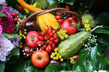 Image showing Fall arrangement with fruits and flowers