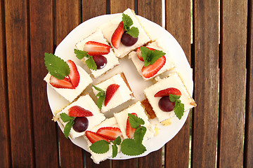 Image showing strawberries cake 