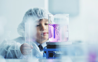 Image showing little child scientist in lab