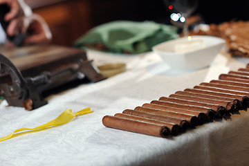 Image showing man making luxury handmade cuban cigare