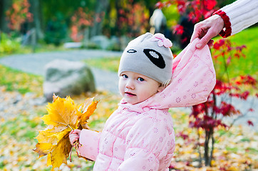 Image showing grandmother with the grand daughter in autumn park