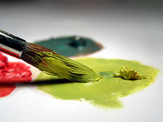 Image showing Paint brush and oil colors