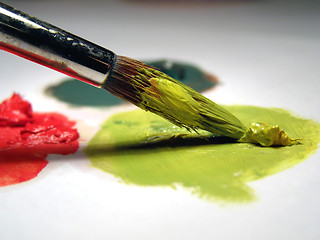 Image showing Paint brush and oil colors