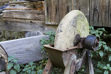 Image showing old, used grinding stone