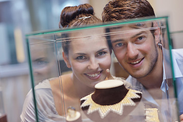 Image showing happy young couple in jewelry store