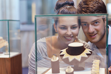 Image showing happy young couple in jewelry store