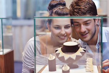 Image showing happy young couple in jewelry store