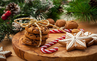 Image showing Christmas nut and chocolate cookies